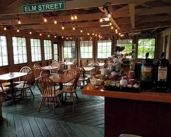 Cedar Crest Inn - Camden - Bar