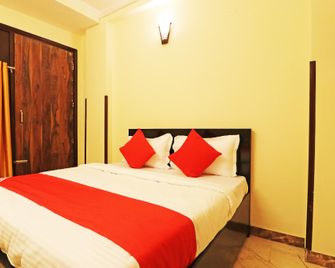 OYO 44941 Athiti Residency - Bahādurgarh - Bedroom