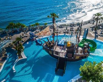 Star Beach Village And Water Park - הרסוניסוס - בריכה