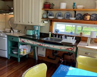 Beautiful Cottage On Scenic Adirondack Hobby Farm - North River - Kitchen
