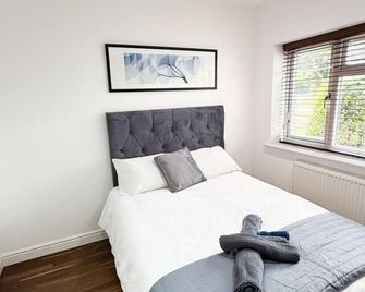 Bassetts House - Mins to Central London - Farnborough