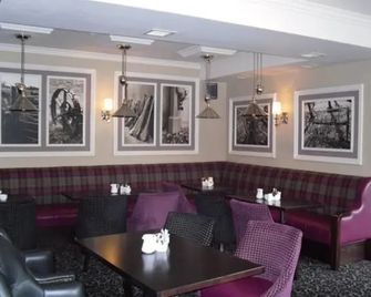 The Horse and Hound Hotel - Ballynabola - Restaurant