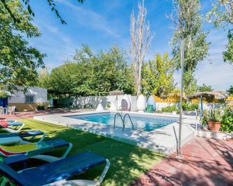 6 Bedroom Amazing Home In Lucena - Lucena - Pool