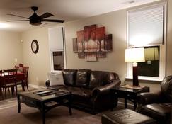 3 Bedroom, 2 bath Apartment Near Colonial Williamsburg and Busch Gardens - Williamsburg