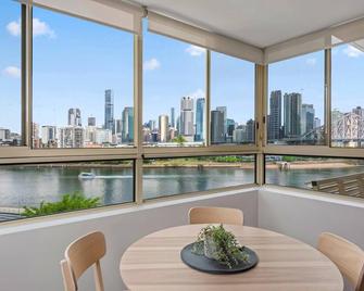 Stunning! Skyline City, Water + Story Bridge Views - בריסביין - מרפסת