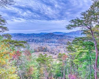Secluded Home w/ Free Attraction TIckets & Sweeping Mountain Views - Townsend - Outdoors view