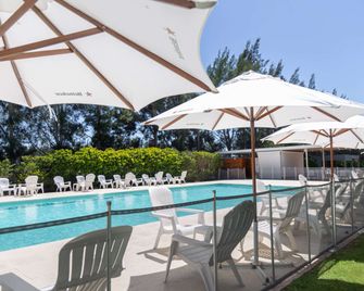 Howard Johnson by Wyndham Funes - Funes - Pool