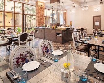 The Summer House, Pachmarhi - Am Hotel Kollection - Pachmarhi - Restaurant