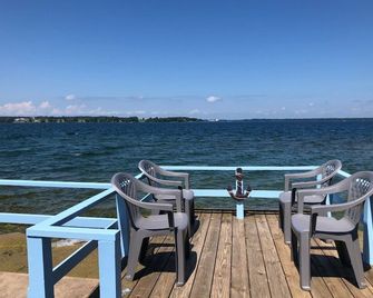 Great Sunsets/Waterfront Cottage!! Amazing Sunset Views! - Cape Vincent - Balcony