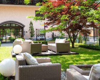 Zur Post & Appartementhaus Kern - Döbriach - Патіо