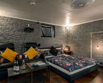 Home Cinema Kassel - Kassel - Bedroom