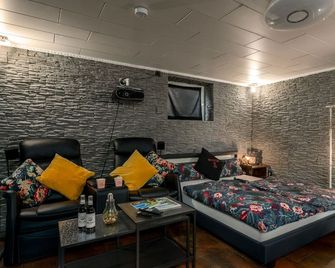 Home Cinema Kassel - Kassel - Bedroom