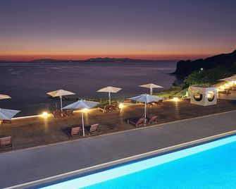 Cavo Orient Beach Hotel & Suites - Tragaki - Pool