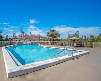 Quality Inn & Conference Center - Panama City - Pool