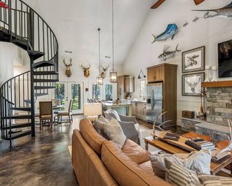 Charming Woodland Retreat - 27 Miles from Bryant-Denny Stadium - Eutaw - Sala de estar