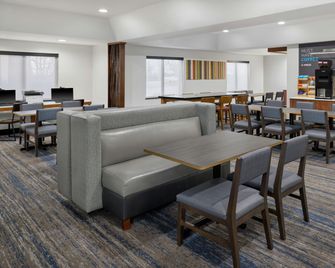 Holiday Inn Express Kansas City - At The Legends By IHG - Kansas City - Restaurant