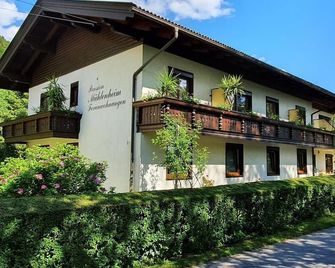 Doppelzimmer mit Balkon - Pension Mühlenheim - Villach - Building