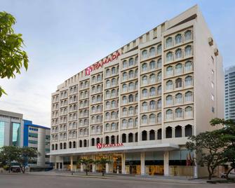 Ramada by Wyndham Colombo - Colombo - Building