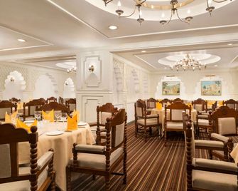 Ramada by Wyndham Colombo - Kolombo - Restoran