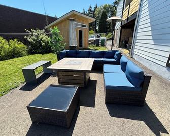 Convenient modern 2br home, 5 mins from airport. - Tukwila - Patio