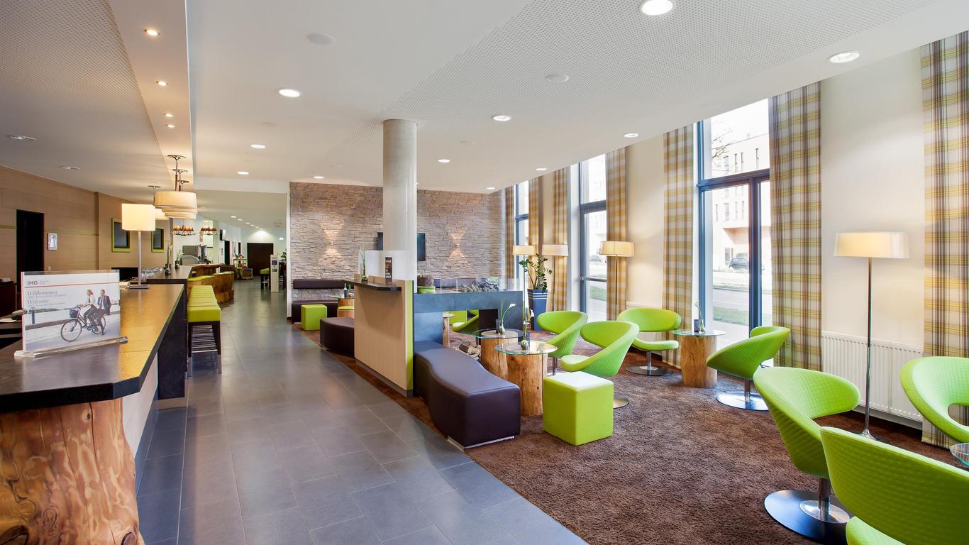 هوليداي إن إكسبرسر،ٕ س أيآتش ت باي باي ايتش جي