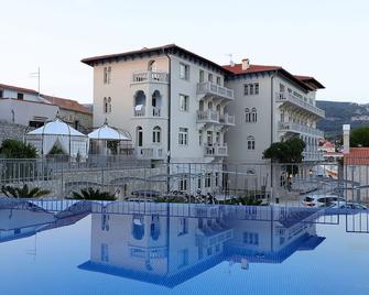 Arbiana Heritage Hotel - Раб - Басейн