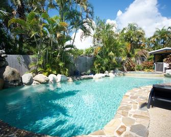 لايزي ليزارد موتور إن - بورت دوغلاس - شرفة مرصوفة