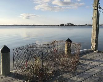 Waterfront 4 bedroom historic home on Rappahanock River with Dock - Morattico - Vista del exterior
