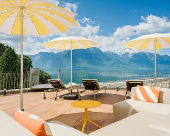 مونا مونتريوكس - مونتروي - شرفة