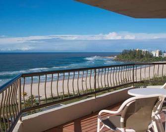 Coolangatta Beautiful Beach Front Apart. sleep 6 avail. Dec 27th -10th Jan 2026 - Coolangatta - Balcony