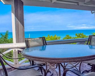 Beautiful View of the sunset and the ocean, with a Private Pool - St. John's - Balcony