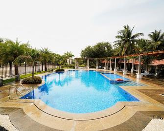 Rkn Beach Resorts - Pondicherry - Pool