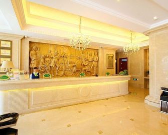 Vienna International Hotel Changzhou Railway Station - Changzhou - Front desk