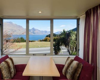 Queenstown Motel Apartments - Queenstown - Essbereich