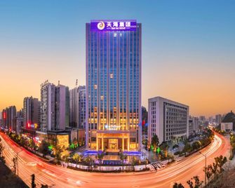 Wyndham Shiyan Downtown - Shiyan - Building