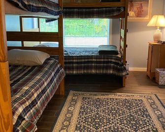 Stratton Mountain Townhouse - Great Location For Ski Families! - Stratton - Bedroom