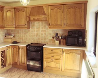 Innisfree House 4 Bedroom Altantic View Availability July 19th - August 2nd - Ballinskelligs - Küche