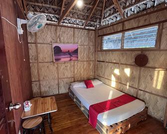 RedDoorz Hostel @ Monaliza Surf Resort - San Juan - Bedroom
