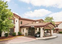 Econo Lodge - Kalamazoo - Rakennus