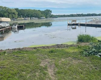 Spacious 4-bedroom house in charming Waverly on Lake Waverly - Waverly - Vista del exterior