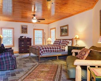 Historic Warren Point Lodge ~ 1,000 Feet Of Beautiful Waterfront on Tupper Lake - Tupper Lake