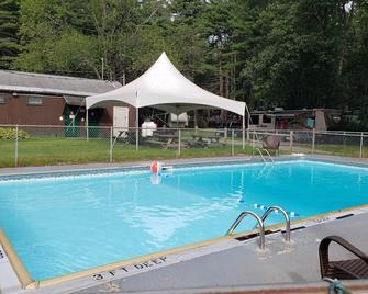 Beautiful Lake George Cottage - Queensbury - Pool