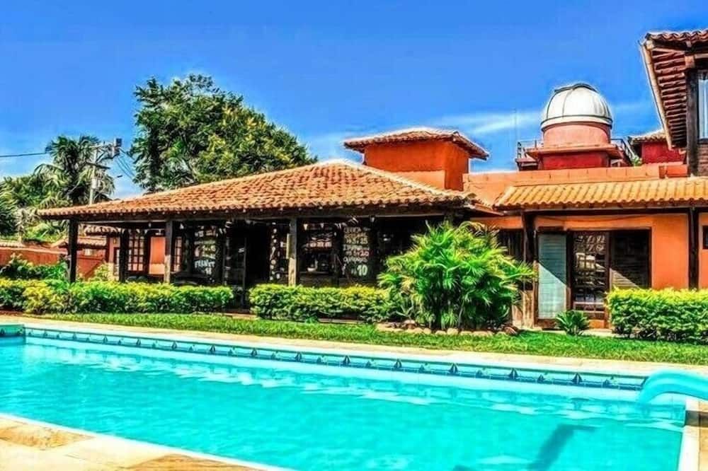 نوما بوا هوستل - بوزيوس - حوض السباحة