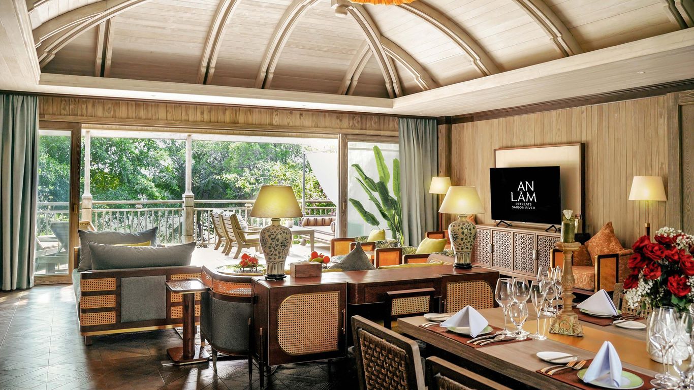 An Lam Retreats Saigon River