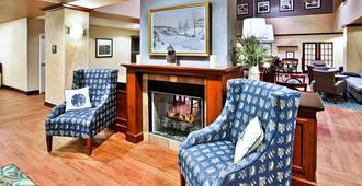 Hampton Inn & Suites Cape Cod-West Yarmouth - West Yarmouth - Lobby