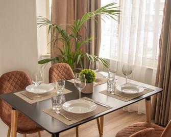 Wave Beachfront Apartments - Durrës - Dining room