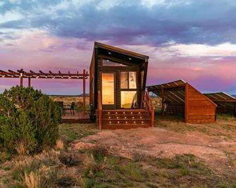 Grand Canyon Stargazing Off-Grid Tiny Home - Valle - Gebäude