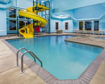 Super 8 by Wyndham Central Pt Medford - Medford - Piscina