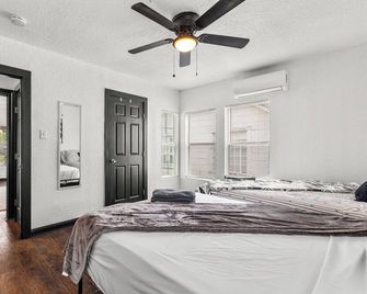 Charming Duplex Near Downtown & Riverwalk 101 - San Antonio - Habitación