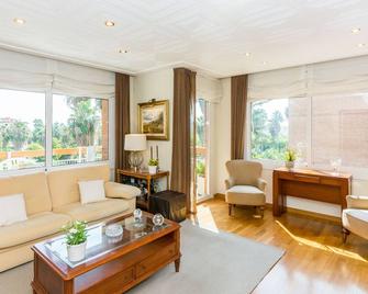 Homeholidaysrentals Amaral - Pineda de Mar - Living room